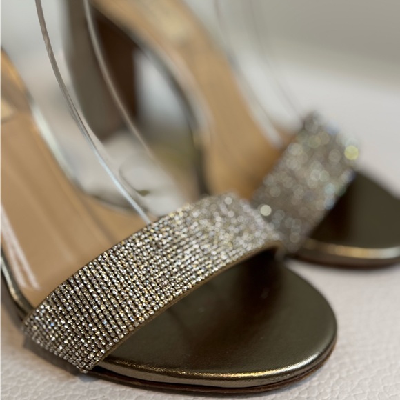 Can You Find A Better HOLIDAY VALENTINO HEEL??!! - Picture 9 of 10